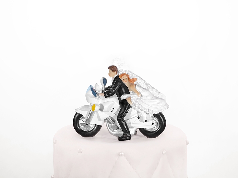 Mladomanželia na motorke